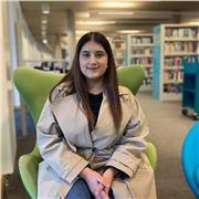 English Tutor teaching students aged 10-12