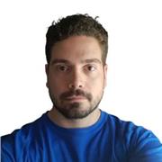 Maestro de educación primaria que imparte clases de matemáticas básicas, lengua, ciencias sociales, naturales y educación física