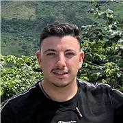 Chico responsable de 24 años que tiene conocimientos de geografía, ciencias naturales e inglés para ayudar a niñ@s de 8-14 años