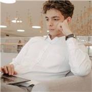 offro lezioni online a studenti di tutti i livelli, lavoro principalmente con adulti 