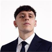 Profesional en psicología, con alto conocimiento en letras y filosofía