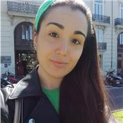 Graduada en Filología hispánica, conocimientos de castellano, valenciano, francés, latín y griego.