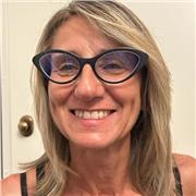 Laureata in Scienze Politiche e diplomata liceo linguistico, disponibile per aiuto compiti varie materie, inglese francese diritto economia