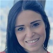 Dottoressa magistrale in Giurisprudenza impartisce lezioni di Diritto a studenti delle scuole medie inferiori e superiori