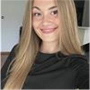 Profesora titulada en inglés con tres años de experiencia.