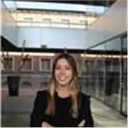 Tutora de español que enseña a todas las edades