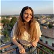 Ho 19 anni, detengo un diploma umanistico e frequenterò Scienze dell’educazione. Offro ripetizioni sia online che in presenza