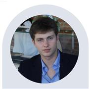 Me defino como una persona que siempre busca retos y desafíos. Me encanta aprender y transmitir mi pasión a otros