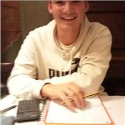 Profesor titulado en bachillerato, sin experiencia pero con altos conocimientos en matemáticas, fisica y química y música.