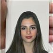 Me defino como una persona extrovertida y respetuosa. Llevo toda la vida yendo a academias de inglés y me aprobé el C1 con 15 años