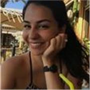 Erfahrene Englischlehrerin bietet Online-Unterricht in Englischkonversation für Erwachsene an.