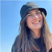 Studentessa di filosofia offre lezioni private online