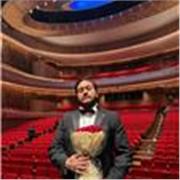 Soy cantante de ópera y profesor de canto formado en Viena. Trabajo el perfeccionamiento vocal técnico e interpretativo