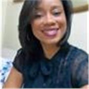 Profesora de español con formación en liderazgo y comunicación, especializada en adultos, ofrece clases online prácticas y persona