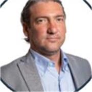 Profesor de Inglés con conocimientos para la adapción del uso del idioma A diversas circunstancias acorde a la necesidad del alumn