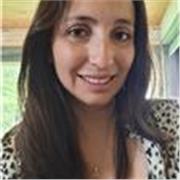 Profesora de Lenguaje y comunicación para estudiantes de 1ro a 5to básico