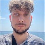 Disponibile a seguire chi abbia necessità di apprendere la lingua italiana e non solo.