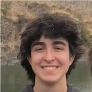 Doy clases de mates. Tengo el título de bachillerato y estudio Marketing en la Universidad. Me gusta enseñar y los niños