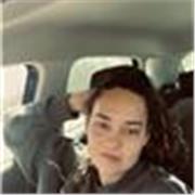 Profesora muy lúdica con clases entretenidas y enseñanza divertida 