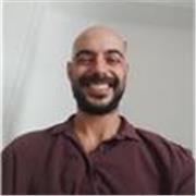 Soy un viajero con vocación, pasión y talento para enseñar. Soy políglota autodidacta, tengo facilidad para aprender y enseñar.