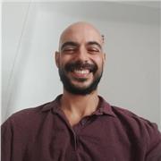 Soy un viajero con vocación, pasión y talento para enseñar. Soy políglota autodidacta, tengo facilidad para aprender y enseñar.