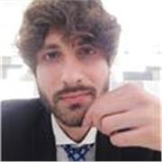 Esperto di economia con master in Grant Office 