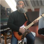 Musicien professionnel donne cours de guitare, tous styles, tous niveauxRégion de Valenciennes et environs ou à distance en vidéo