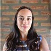 profesora de sociales que acompaña virtualmente a cada estudiante