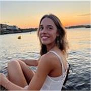 Profesora de canto con más de 15 años de experiencia. Estudios profesionales de conservatorio: canto, coro, piano y solfeo
