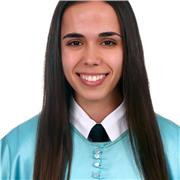 Graduada en Educación Primaria imparte clases a alumnos de primaria y a alumnos hasta segundo de ESO