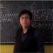 profesor imparte clases virtuales para niños , jovenes y adultos