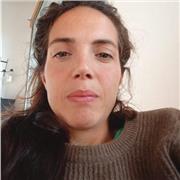 Ho esperienza di insegnamento di lingue ad adulti e bambini. Offro lezioni di italiano, spagnolo e francese a Napoli o on line.