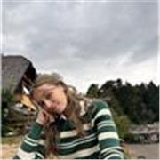 Profesora de inglés que imparte clases a niños, adultos y adolescentes