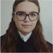 Profesora titulada en Diseño gráfico e Ilustración, con gran pasión por la animación y el stop motion. 