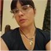 Laureata in relazioni internazionali impartisce lezioni