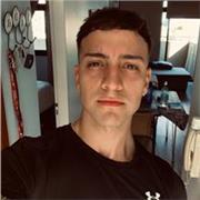 Insegnante di educazione fisica e anche addestrato a nutrire. Esperienza nel lavorare con i bambini in formazione e apprendimento ludico sportivo