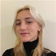 Je suis très polyvalente donc je souhaiterais pouvoir aider pour les devoirs, je peux aussi apporter du soutien scolaire