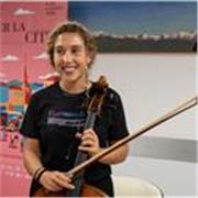 Laureanda presso il Conservatorio impartisce lezioni private di violoncello, solfeggio, storia della musica e armonia a ragazzi di tutte le età
