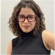 Profesora de marketing digital con experiencia en marcas como Manolo Bakes y La Martinuca. Enseño marketing real y estratégico.