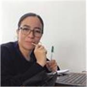 Soy una mujer decidida, responsable y que gusta de aprender de los demás. 
Soy consciente de que requiero una preparación constante en un mundo tan cambiante