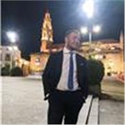 No soy un profesor titulado, pero me dedico a estudiar Historia en la UCO. 