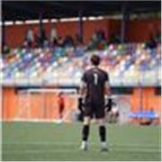 Experiencia como entrenador específico de porteros, en curso del UEFA C y soy actualmente jugador de fútbol 