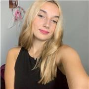 una chica muy amable y cariñosa, niños de 6 a 7 años