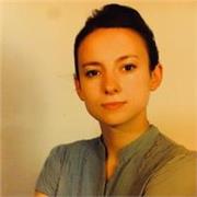 Licenciada en Historia del Arte con especializaciones en patrimonio cultural y relaciones internacionales. 