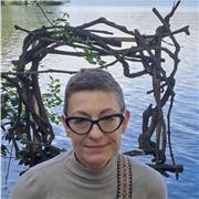 Laureata in biologia presso l'Università di Milano, laurea magistrale  ex insegnante,impartisce lezioni