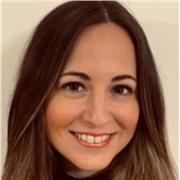 Mi chiamo Ilenia, ho 30 anni. Impartisco lezioni doposcuola di Italiano e Storia. Dalle elementari alle scuole superiori