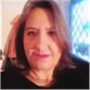 Insegnante madrelingua impartisce lezioni di conversazione a studenti stranieri