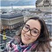 Atenta, comunicativa, organizada y con capacidad de aprendizaje.