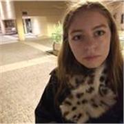 Étudiante bilingue en terminale générale au lycée, avec des spécialités linguistiques. Diplôme d'études en langue française - B2.