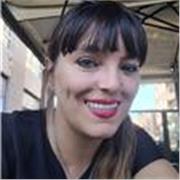 Laureata magistrale in scienze politiche e abilitata all'insegnamento con esperienza decennale